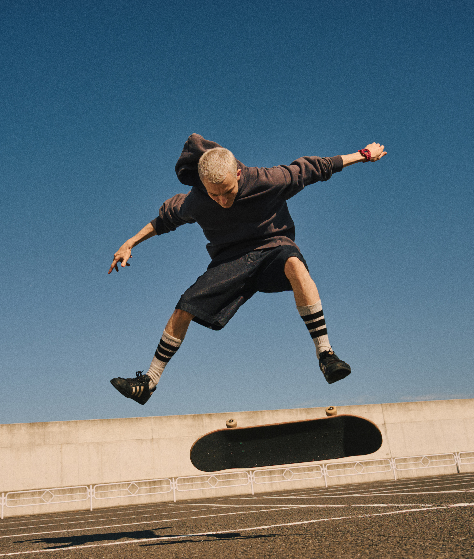 Image of a man wearing DW-5600RRB-4.